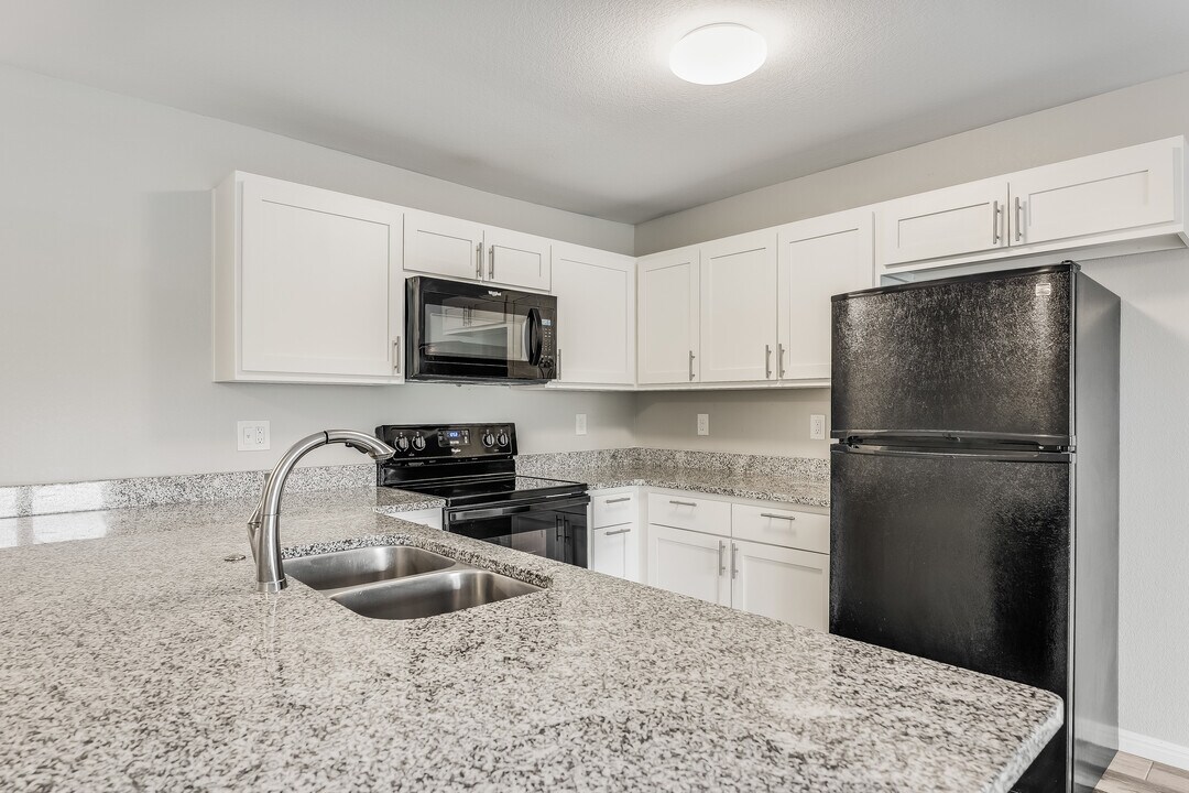 21422 Santa Carlo Ave, Unit A in Lago Vista, TX - Building Photo