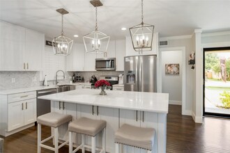 6116 St Moritz Ave in Dallas, TX - Building Photo - Building Photo