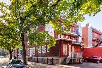 4985-4993 Sainte-Catherine St E in Montréal, QC - Building Photo - Building Photo