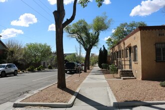 219 Walter St NE in Albuquerque, NM - Foto de edificio - Building Photo