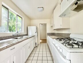 418 Vernon Ave in Los Angeles, CA - Building Photo - Building Photo