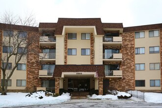 Frenchmen's Cove in Arlington Heights, IL - Building Photo - Building Photo