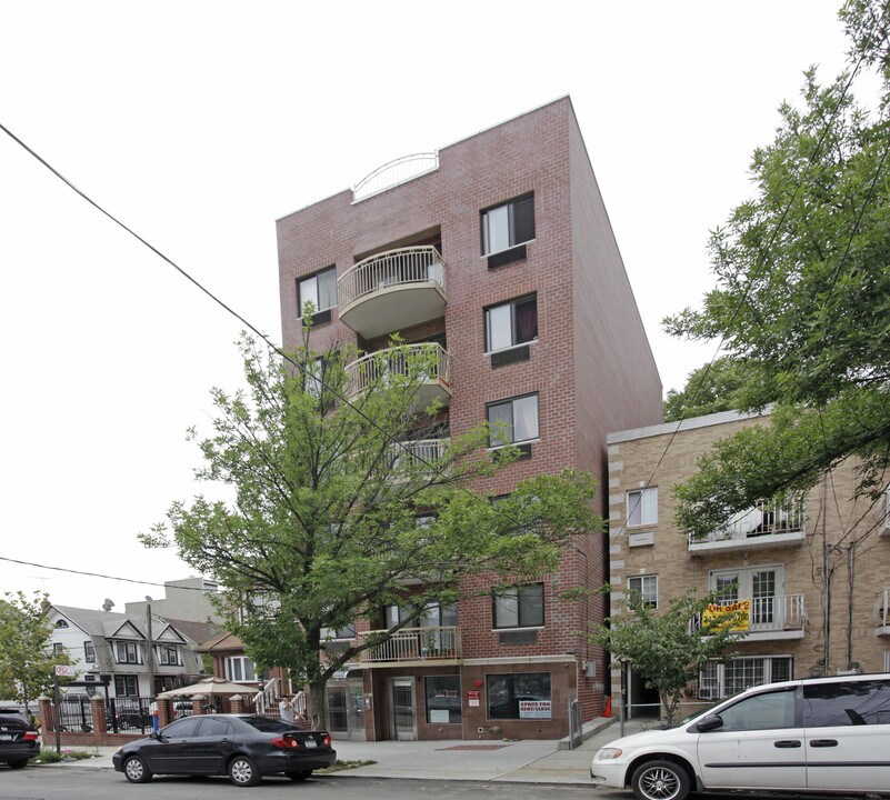 88-10 175th St in Jamaica, NY - Building Photo