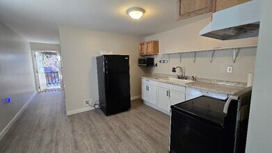 2162 Davis Mountain Rd in Hendersonville, NC - Building Photo - Building Photo