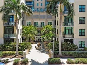 400 4th Ave S in St. Petersburg, FL - Foto de edificio - Building Photo