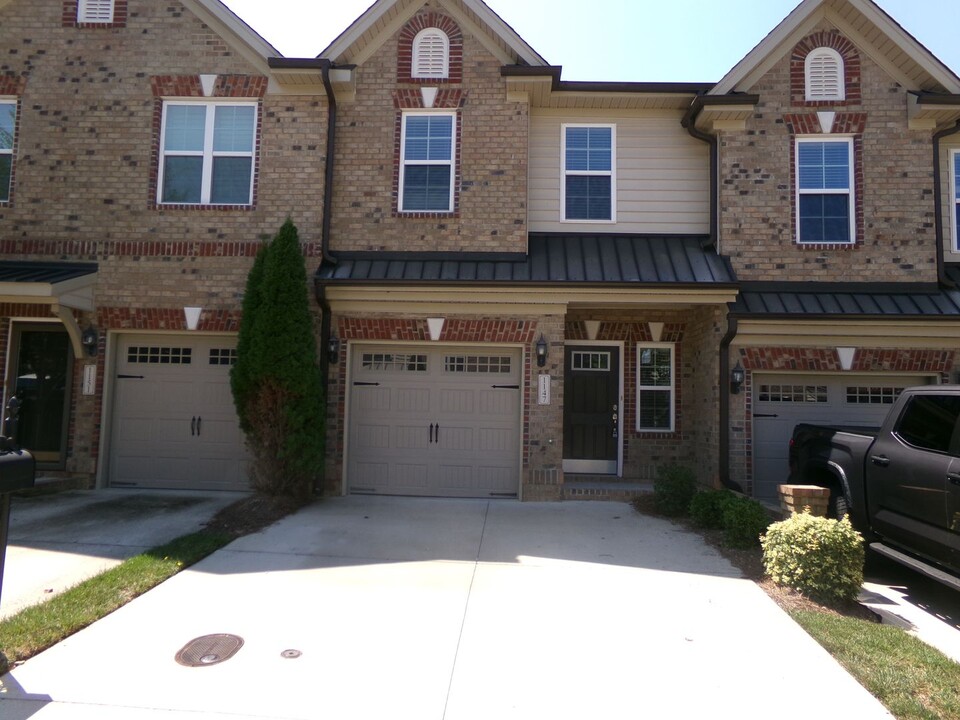 1147 Augustine Heights Dr in Winston-Salem, NC - Building Photo