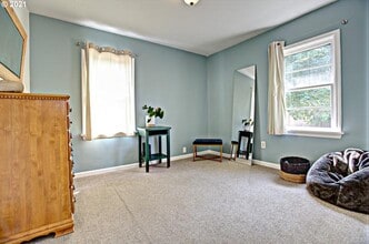 8124 SE Market St in Portland, OR - Building Photo - Building Photo