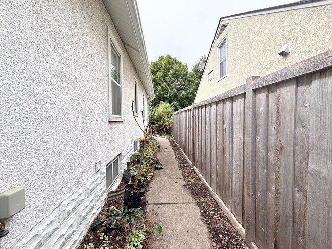 2904 Salem Ave in St. Louis Park, MN - Foto de edificio - Building Photo