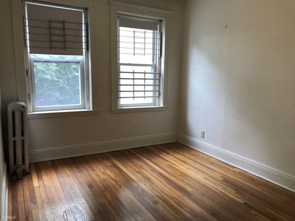 25 Egremont Rd in Boston, MA - Building Photo