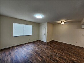 719 SW 70th Terrace-Unit -2 in Gainesville, FL - Building Photo - Building Photo