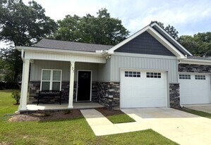 137 Heyward Dr in Dothan, AL - Building Photo