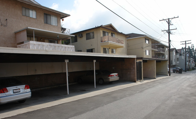 3240 Fairesta St in La Crescenta, CA - Foto de edificio - Building Photo