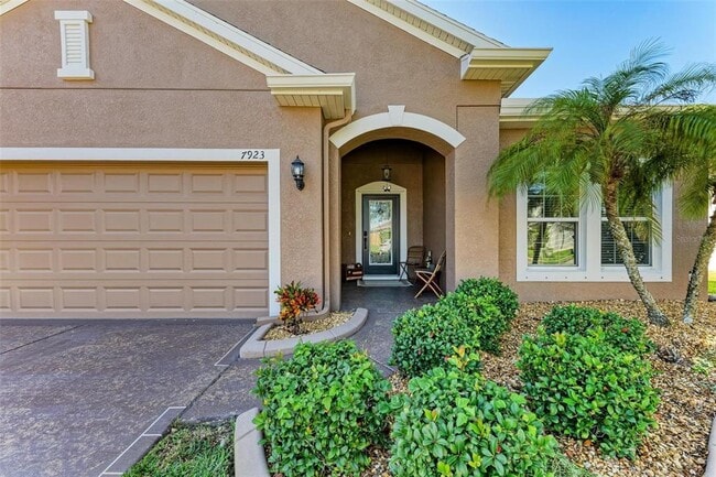 7923 111th Terrace E in Parrish, FL - Building Photo - Building Photo