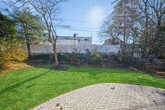 40 Derby Rd in Port Washington, NY - Building Photo - Building Photo