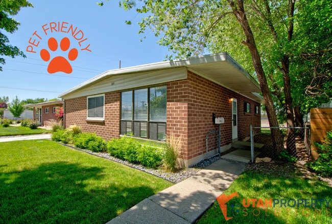 property at 1215 N Victoria Way
