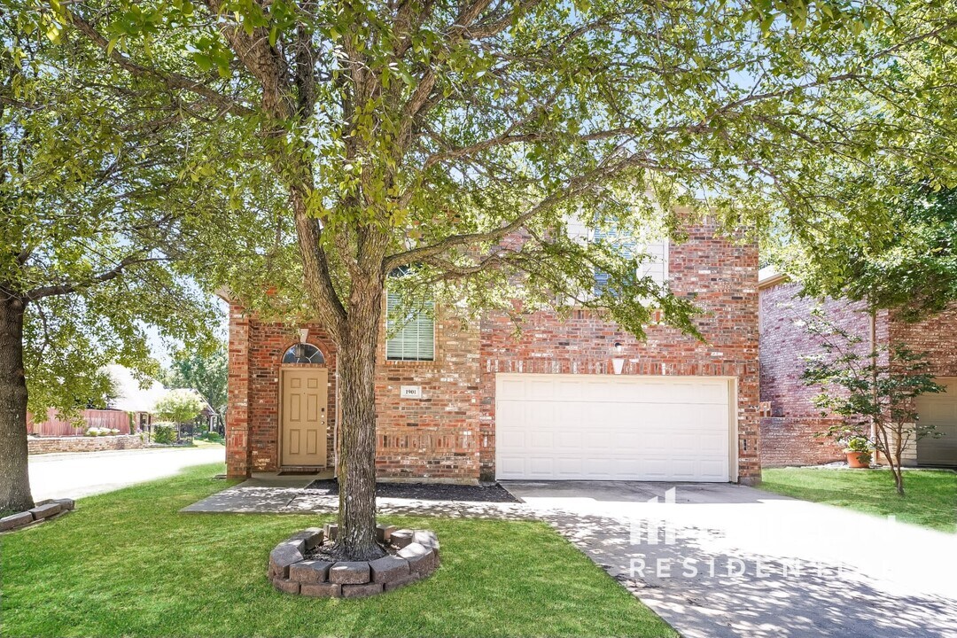 1901 Francis Ct in Flower Mound, TX - Building Photo