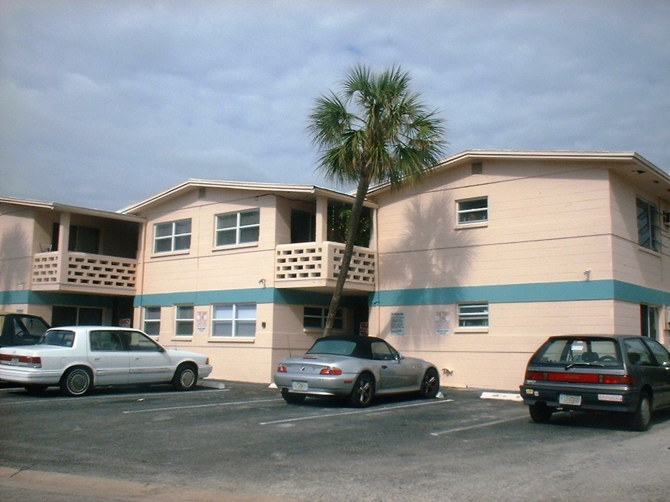 Cape View Apartments in Cape Canaveral, FL - Building Photo