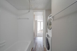 Woodside Lane Apartments in Dallas, TX - Building Photo - Building Photo