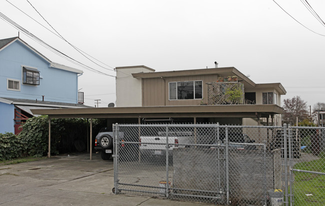 3711 San Juan St in Oakland, CA - Building Photo - Building Photo