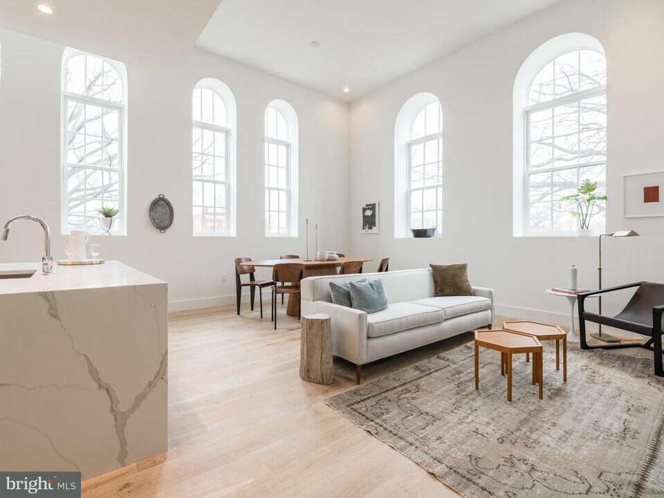 1324 E St SE in Washington, DC - Building Photo