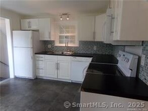 456 Adams St in Manchester, CT - Building Photo - Building Photo