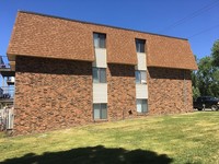 2712 E Rosser Ave in Bismarck, ND - Foto de edificio - Building Photo