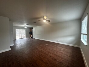 557 NW Newton Dr in Burleson, TX - Building Photo - Building Photo