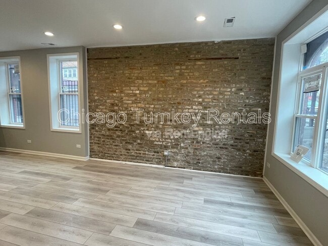 2112 W 23rd Pl in Chicago, IL - Building Photo - Building Photo