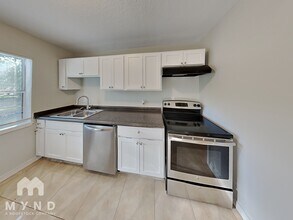 2033 Allandale Cir E in Jacksonville, FL - Building Photo - Building Photo