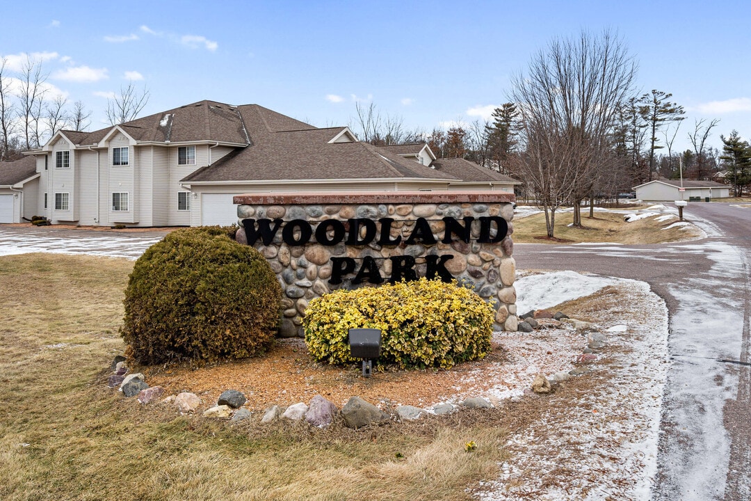 Woodland Park Apartments in Wisconsin Dells, WI - Foto de edificio