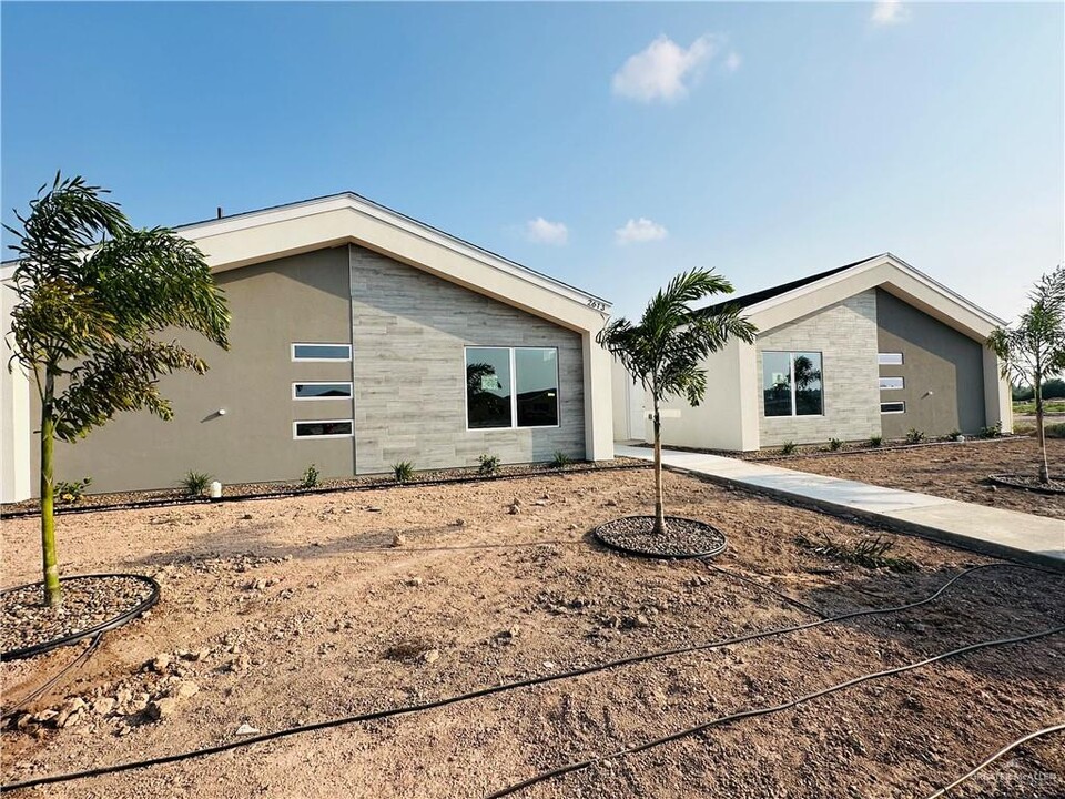 2613 Mockingbird Rd in Weslaco, TX - Building Photo