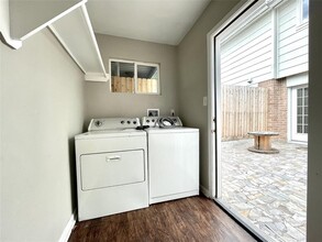 11525 Beechnut St in Houston, TX - Building Photo - Building Photo
