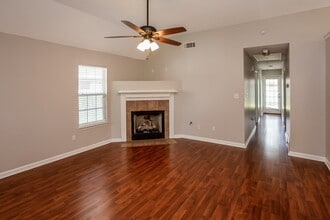 5848 Kayla Dr in Southaven, MS - Foto de edificio - Building Photo