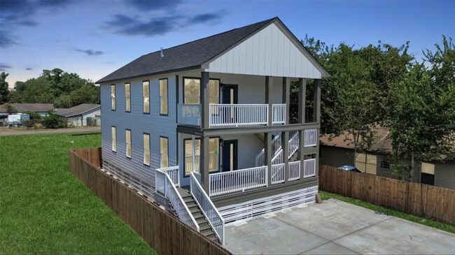 property at 819 E 40th St