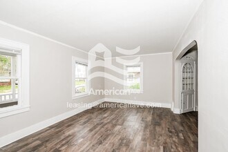 2114 W Callender Ave in West Peoria, IL - Building Photo - Building Photo