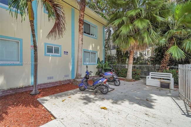 1135 Euclid Ave in Miami Beach, FL - Building Photo - Building Photo