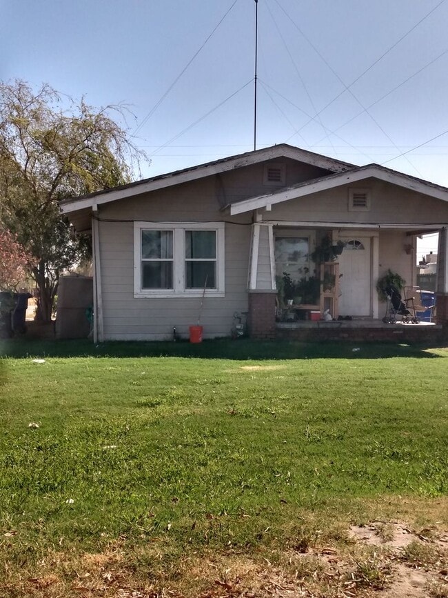 property at 901 S 11th Ave