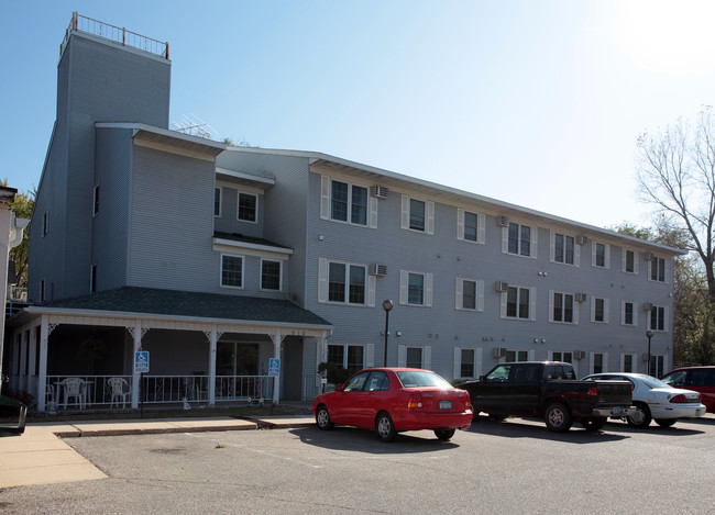 Riverside Apartments in Watertown, MN - Foto de edificio - Building Photo