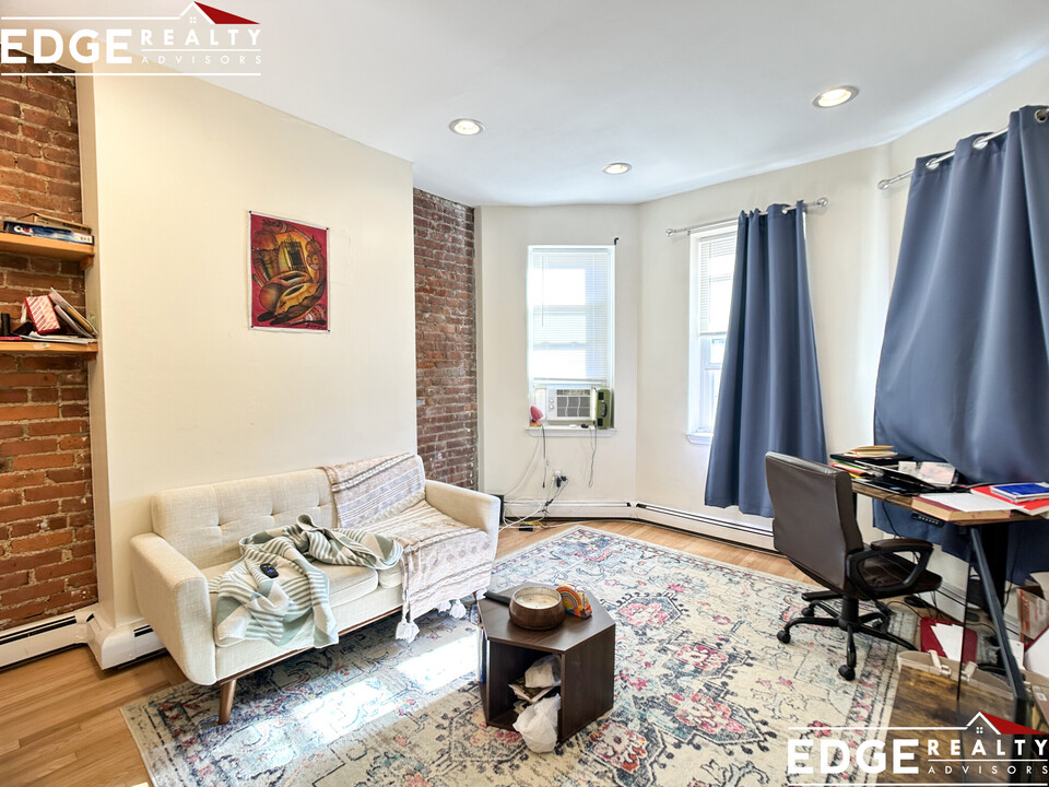 390 Riverway, Unit 19 in Boston, MA - Building Photo