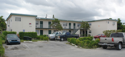 220 SW 8th St in Pompano Beach, FL - Building Photo - Building Photo