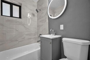 14600 NW 11th Ct in Miami, FL - Building Photo