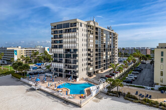 Seamark in St Pete Beach, FL - Foto de edificio - Building Photo