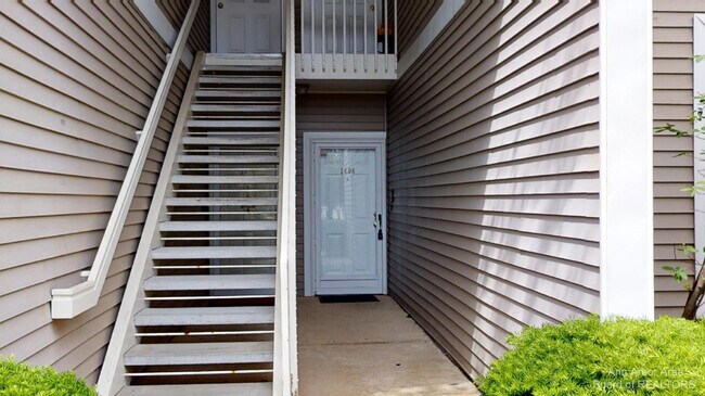 property at 1408 Fox Pointe Cir
