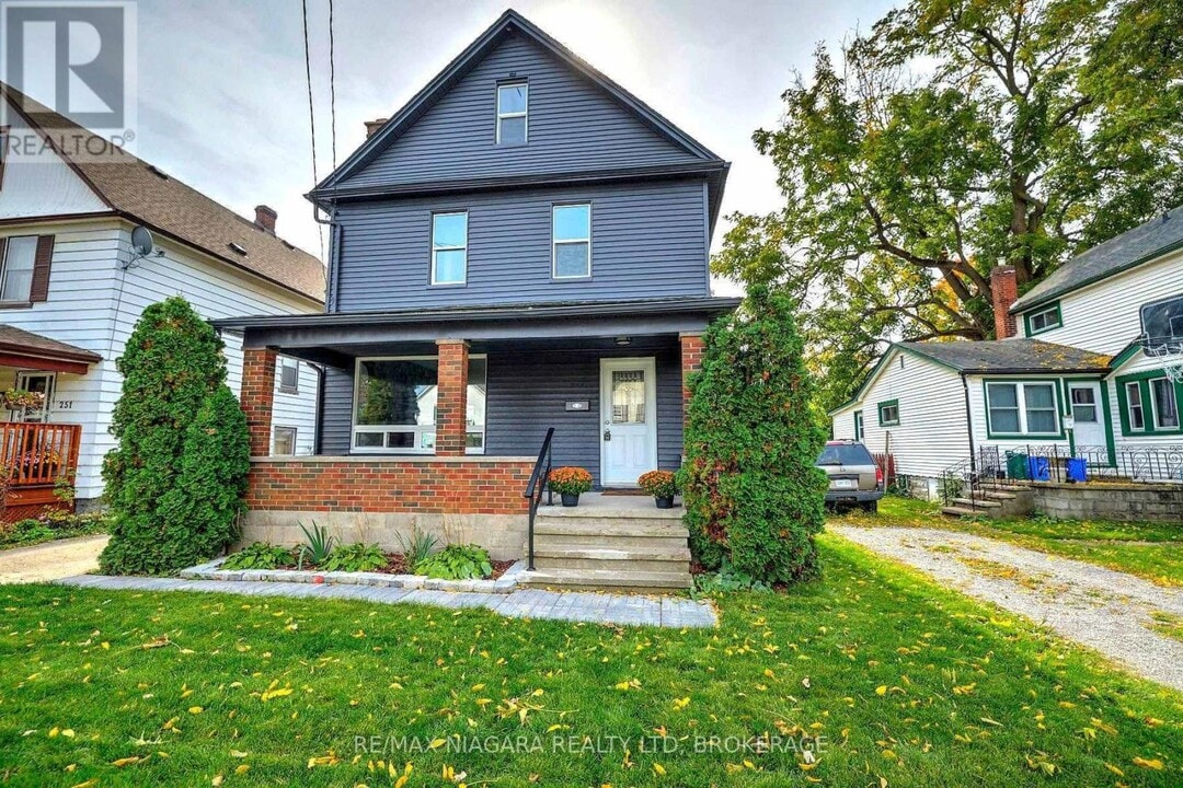 253 Dufferin St in Fort Erie, ON - Building Photo