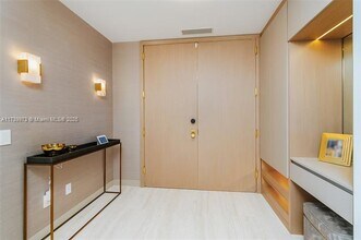 18975 Collins Ave, Unit 5401 in Sunny Isles Beach, FL - Foto de edificio - Building Photo