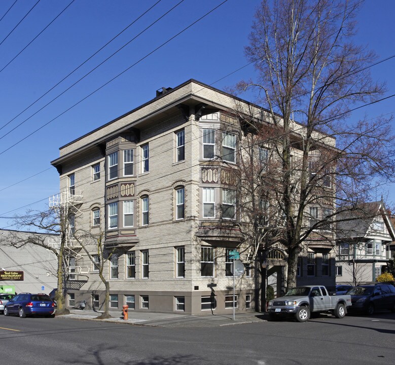 2087 NW Overton St in Portland, OR - Building Photo