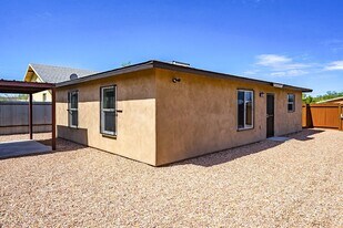 615 S Santa Rita Ave in Tucson, AZ - Building Photo