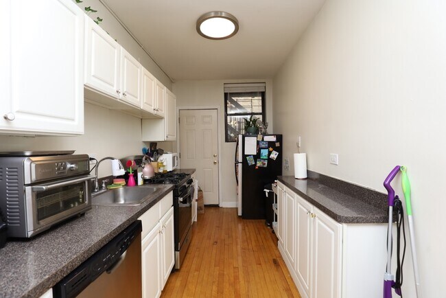 724 W Roscoe St in Chicago, IL - Building Photo - Building Photo