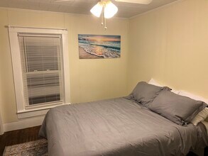 4 Cottage Pl, Unit Second Floor - APT 2 in Glens Falls, NY - Foto de edificio - Building Photo