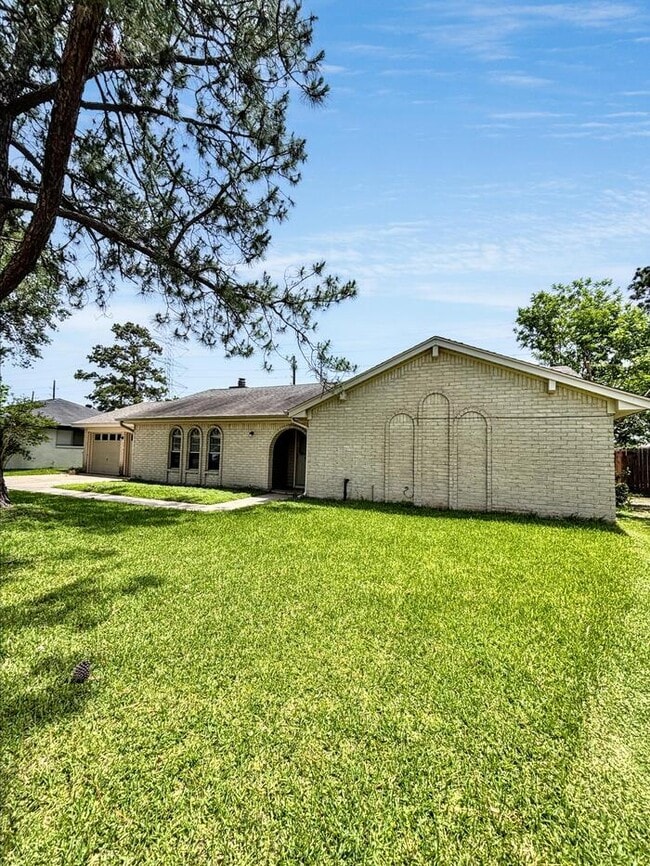 7206 Maple Ln in Baytown, TX - Building Photo - Building Photo